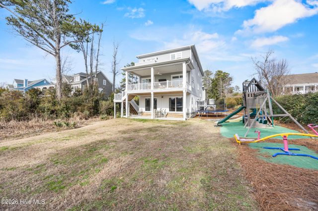 2525 Royal Palm Lane, Wilmington, NC 28409