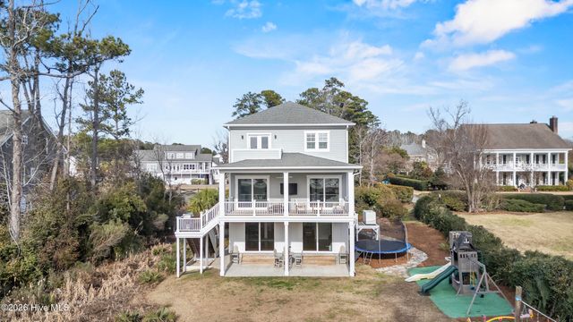 2525 Royal Palm Lane, Wilmington, NC 28409