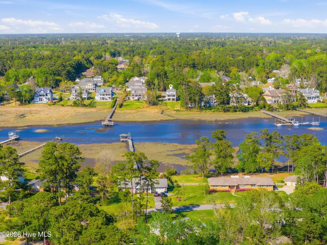 2525 Royal Palm Lane, Wilmington, NC 28409