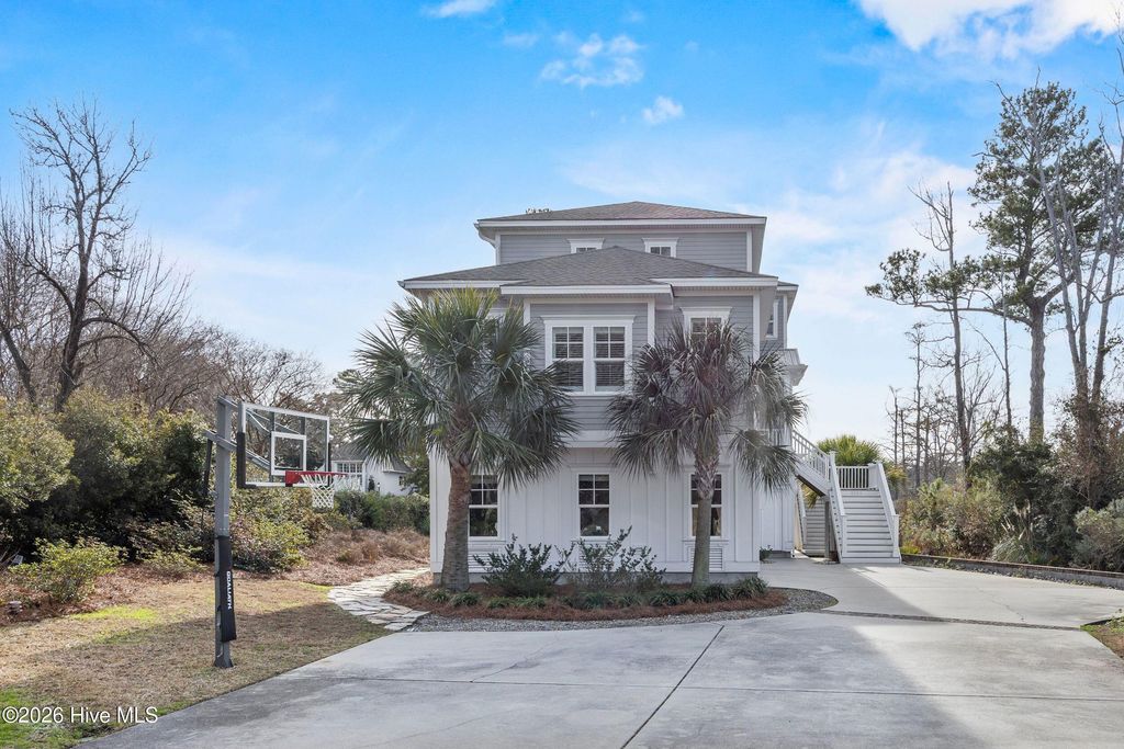 2525 Royal Palm Lane, Wilmington, NC 28409
