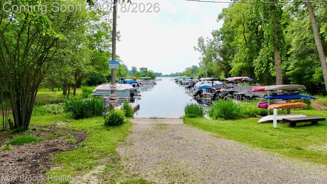 1080 Oregon Boulevard, Waterford Charter Township, MI 48327