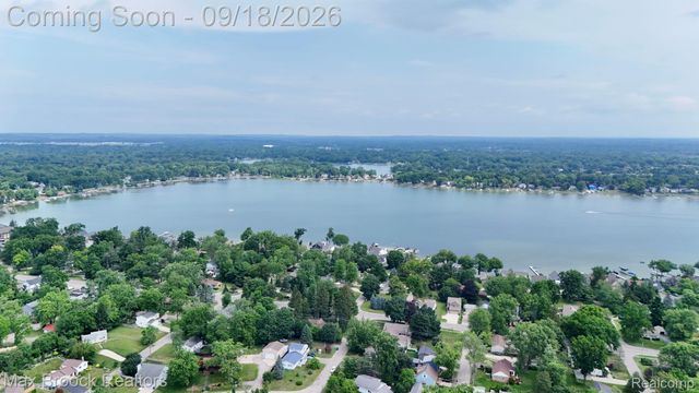 1080 Oregon Boulevard, Waterford Charter Township, MI 48327