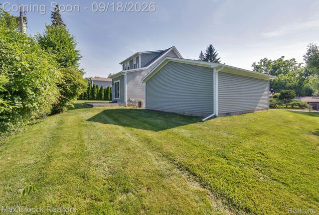 1080 Oregon Boulevard, Waterford Charter Township, MI 48327