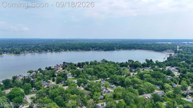 1080 Oregon Boulevard, Waterford Charter Township, MI 48327