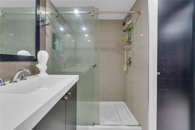 2780 NE 183rd St 1414, Aventura, FL 33160