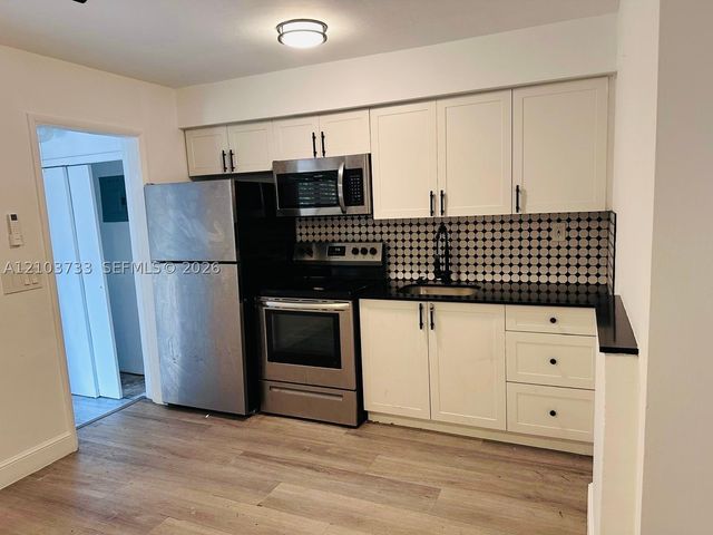 2036 NE 26th St 2, Wilton Manors, FL 33305