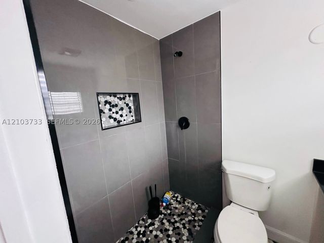 2036 NE 26th St 2, Wilton Manors, FL 33305