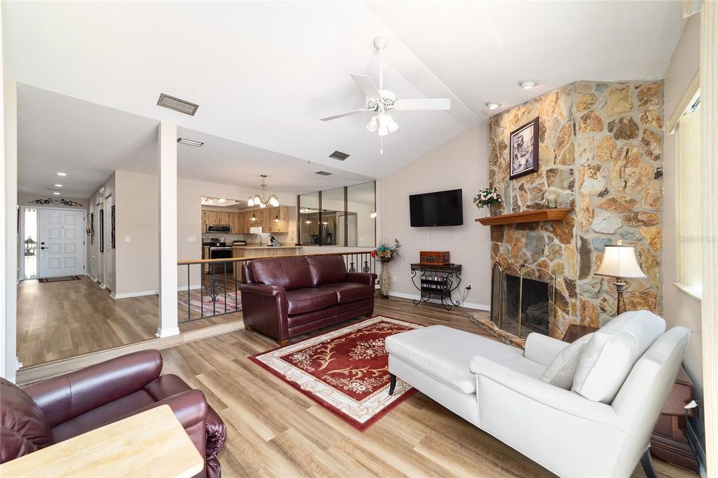 Image 13 of property listing at 1703 NE 38TH AVENUE, Ocala, FL 34470