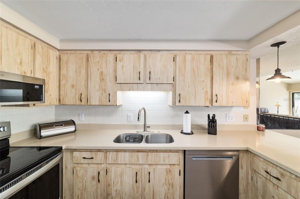 Image 19 of property listing at 1703 NE 38TH AVENUE, Ocala, FL 34470