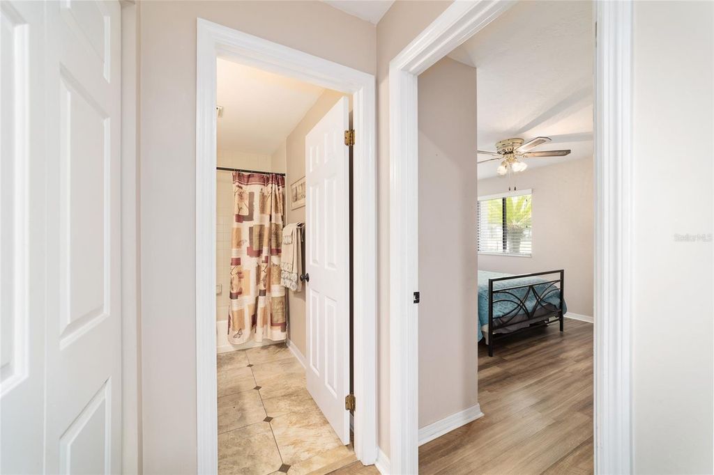 Image 31 of property listing at 1703 NE 38TH AVENUE, Ocala, FL 34470