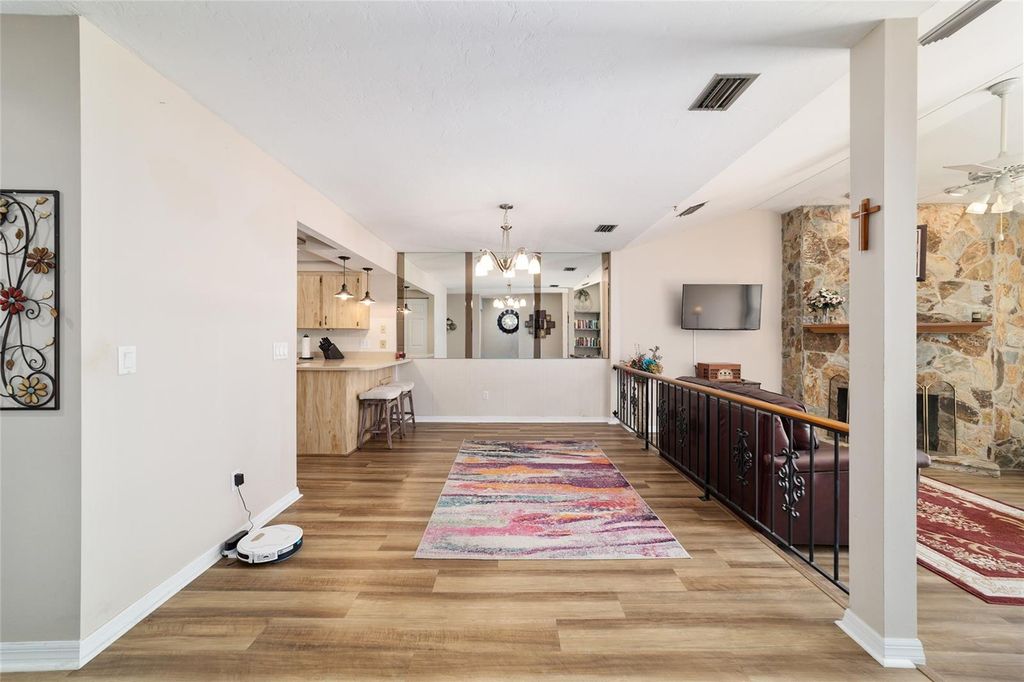 Image 7 of property listing at 1703 NE 38TH AVENUE, Ocala, FL 34470