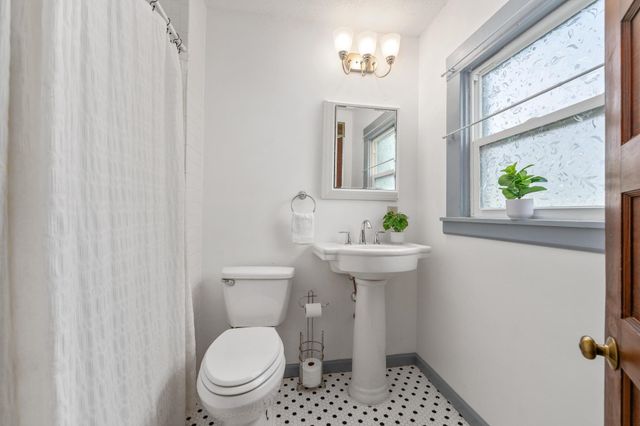 1710 W University Ave, Wichita, KS 67213