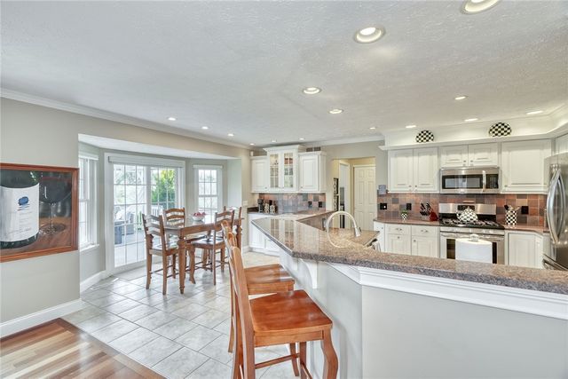 14 Summer Pond Way, Chili, NY 14624