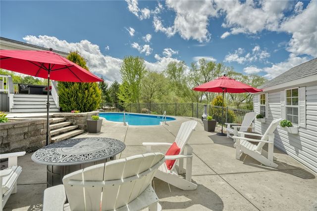 14 Summer Pond Way, Chili, NY 14624