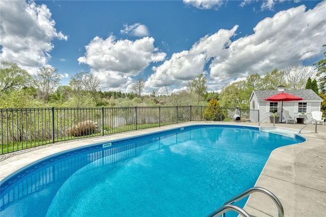 14 Summer Pond Way, Chili, NY 14624