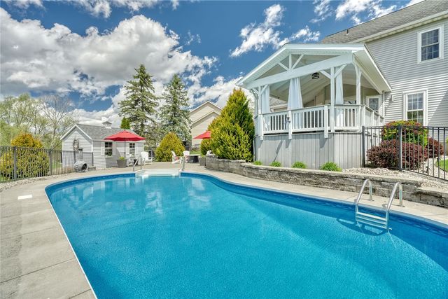 14 Summer Pond Way, Chili, NY 14624