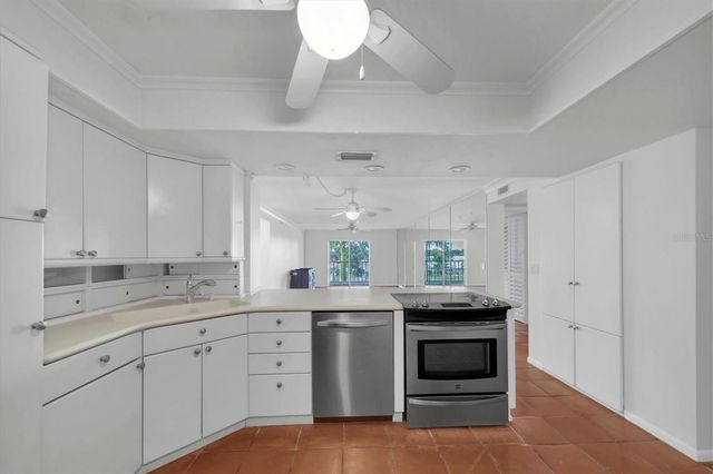 4900 38TH WAY S 302, St Petersburg, FL 33711