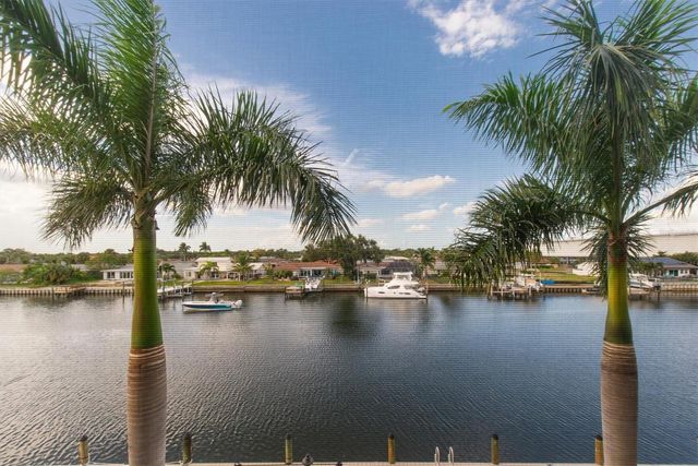 4900 38TH WAY S 302, St Petersburg, FL 33711