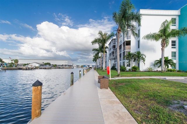 4900 38TH WAY S 302, St Petersburg, FL 33711