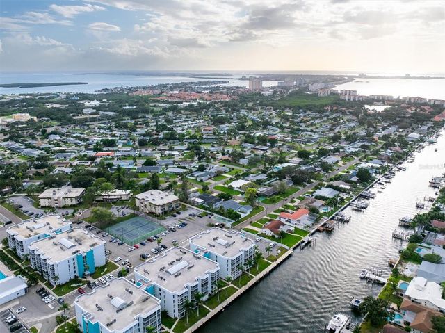 4900 38TH WAY S 302, St Petersburg, FL 33711