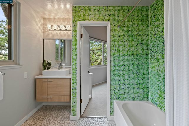 2 Leeward Glen, Lafayette, CA 94549
