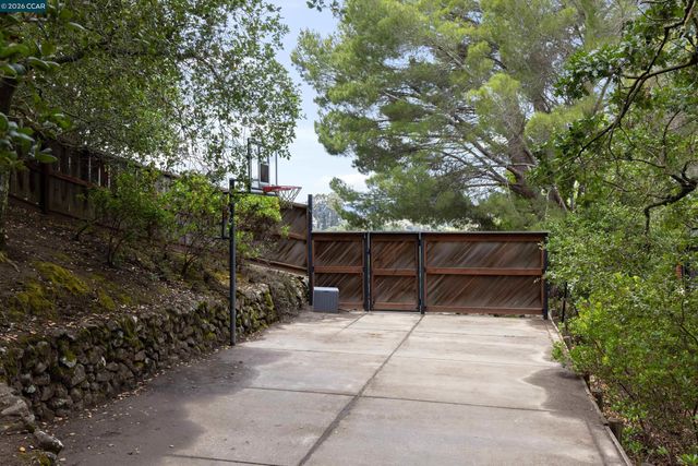 2 Leeward Glen, Lafayette, CA 94549