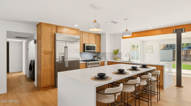 2839 E SIERRA Street, Phoenix, AZ 85028