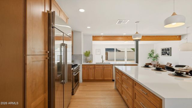 2839 E SIERRA Street, Phoenix, AZ 85028