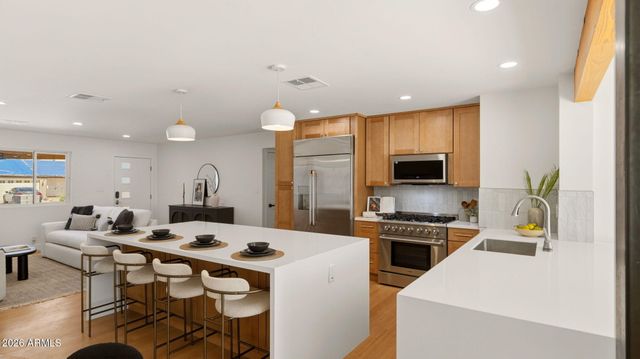 2839 E SIERRA Street, Phoenix, AZ 85028