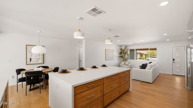 2839 E SIERRA Street, Phoenix, AZ 85028