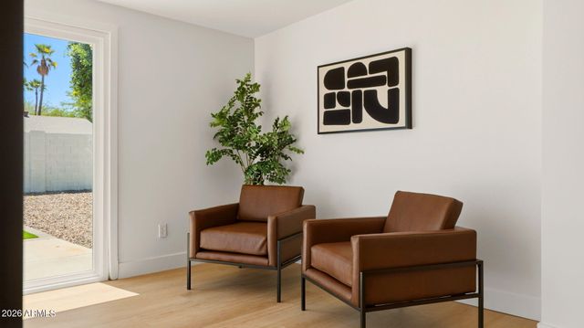 2839 E SIERRA Street, Phoenix, AZ 85028