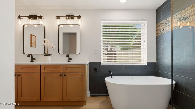 2839 E SIERRA Street, Phoenix, AZ 85028