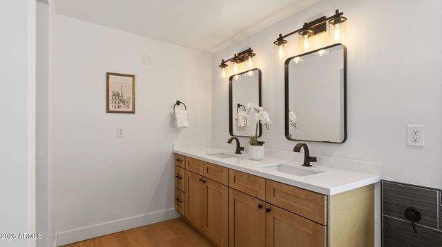 2839 E SIERRA Street, Phoenix, AZ 85028