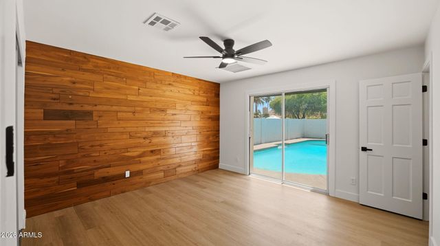 2839 E SIERRA Street, Phoenix, AZ 85028