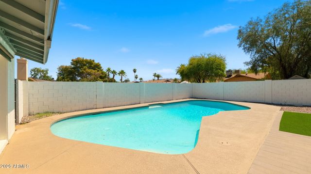 2839 E SIERRA Street, Phoenix, AZ 85028