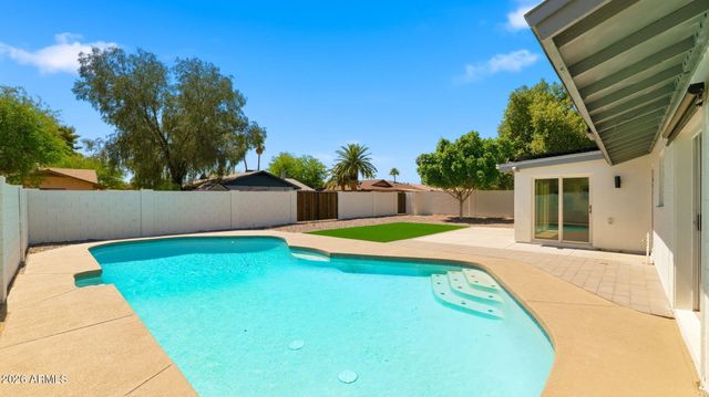 2839 E SIERRA Street, Phoenix, AZ 85028