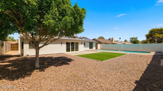 2839 E SIERRA Street, Phoenix, AZ 85028