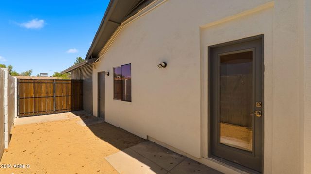 2839 E SIERRA Street, Phoenix, AZ 85028