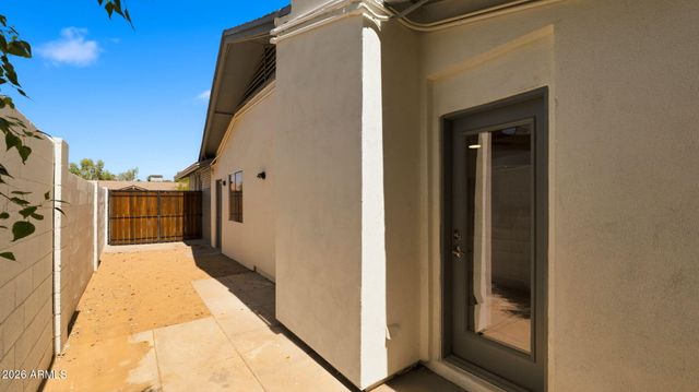 2839 E SIERRA Street, Phoenix, AZ 85028