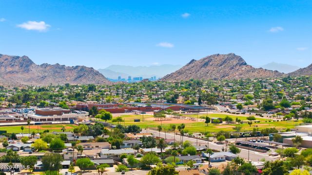 2839 E SIERRA Street, Phoenix, AZ 85028