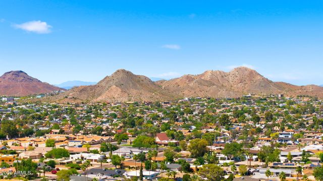 2839 E SIERRA Street, Phoenix, AZ 85028