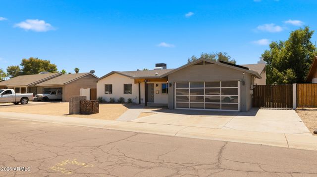 2839 E SIERRA Street, Phoenix, AZ 85028