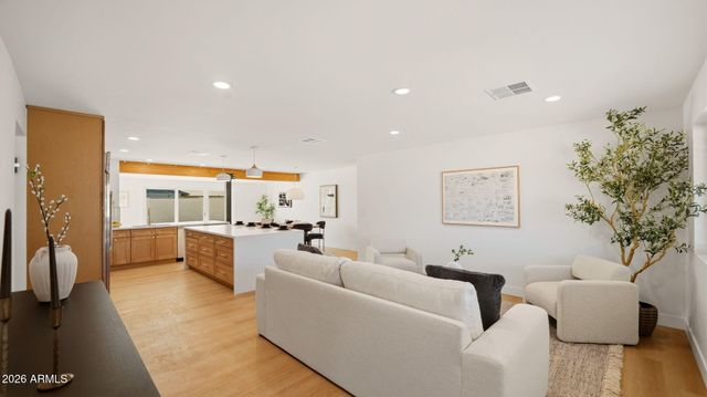 2839 E SIERRA Street, Phoenix, AZ 85028