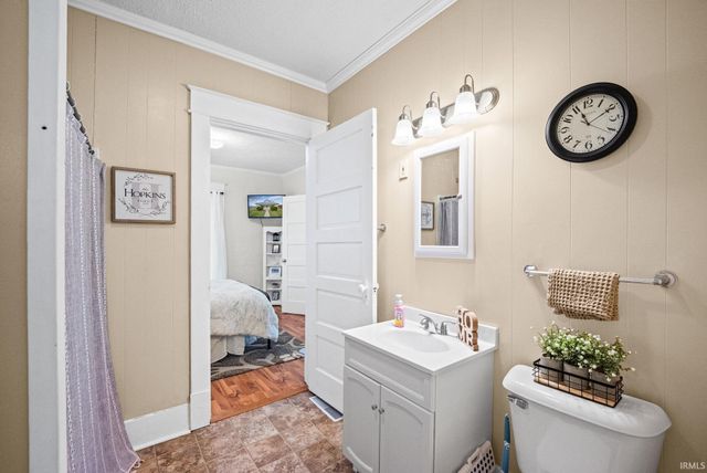 854 S 1st Street, Frankfort, IN 46041