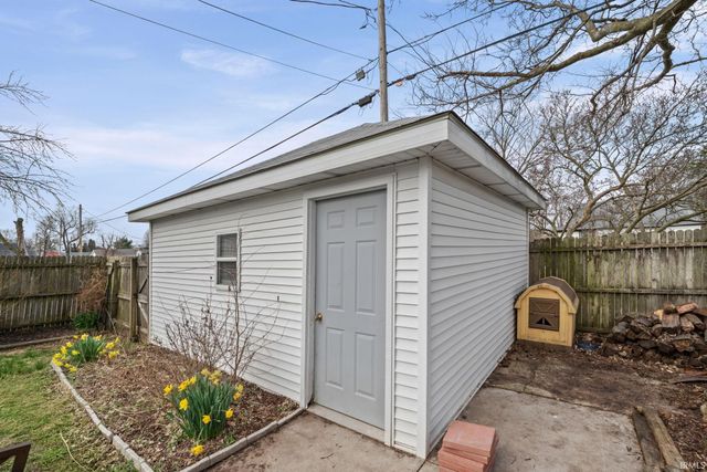 854 S 1st Street, Frankfort, IN 46041