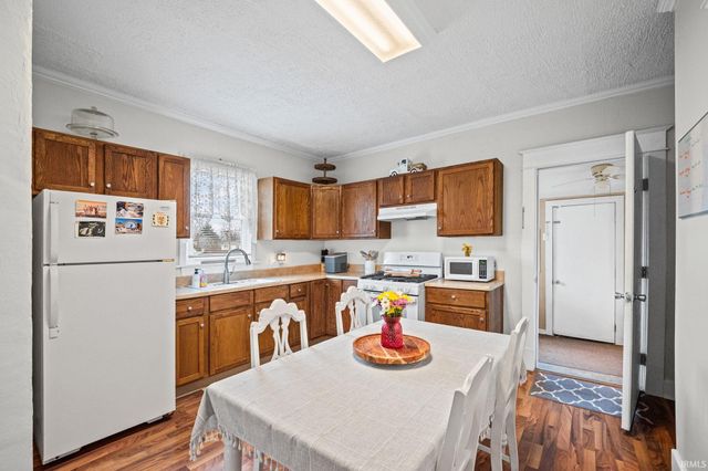 854 S 1st Street, Frankfort, IN 46041