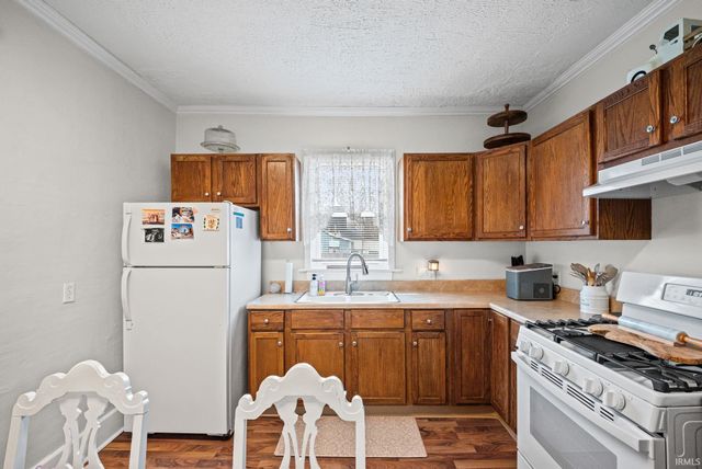 854 S 1st Street, Frankfort, IN 46041