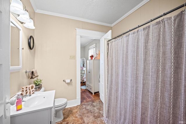 854 S 1st Street, Frankfort, IN 46041