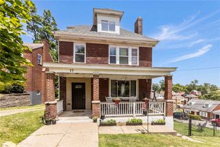 17 E Willock Rd, Brentwood, PA 15227