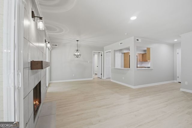 5400 Roswell Road N6, Sandy Springs, GA 30342